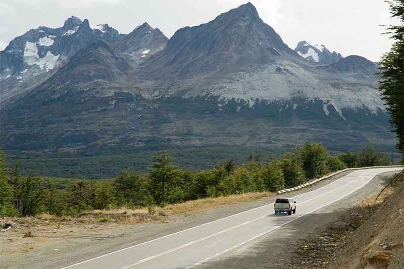 how to get to ushuaia by car or bus